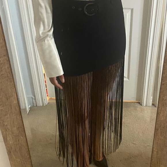 Mini black skirt with fringes size 4 - brand new - Picture 4 of 5